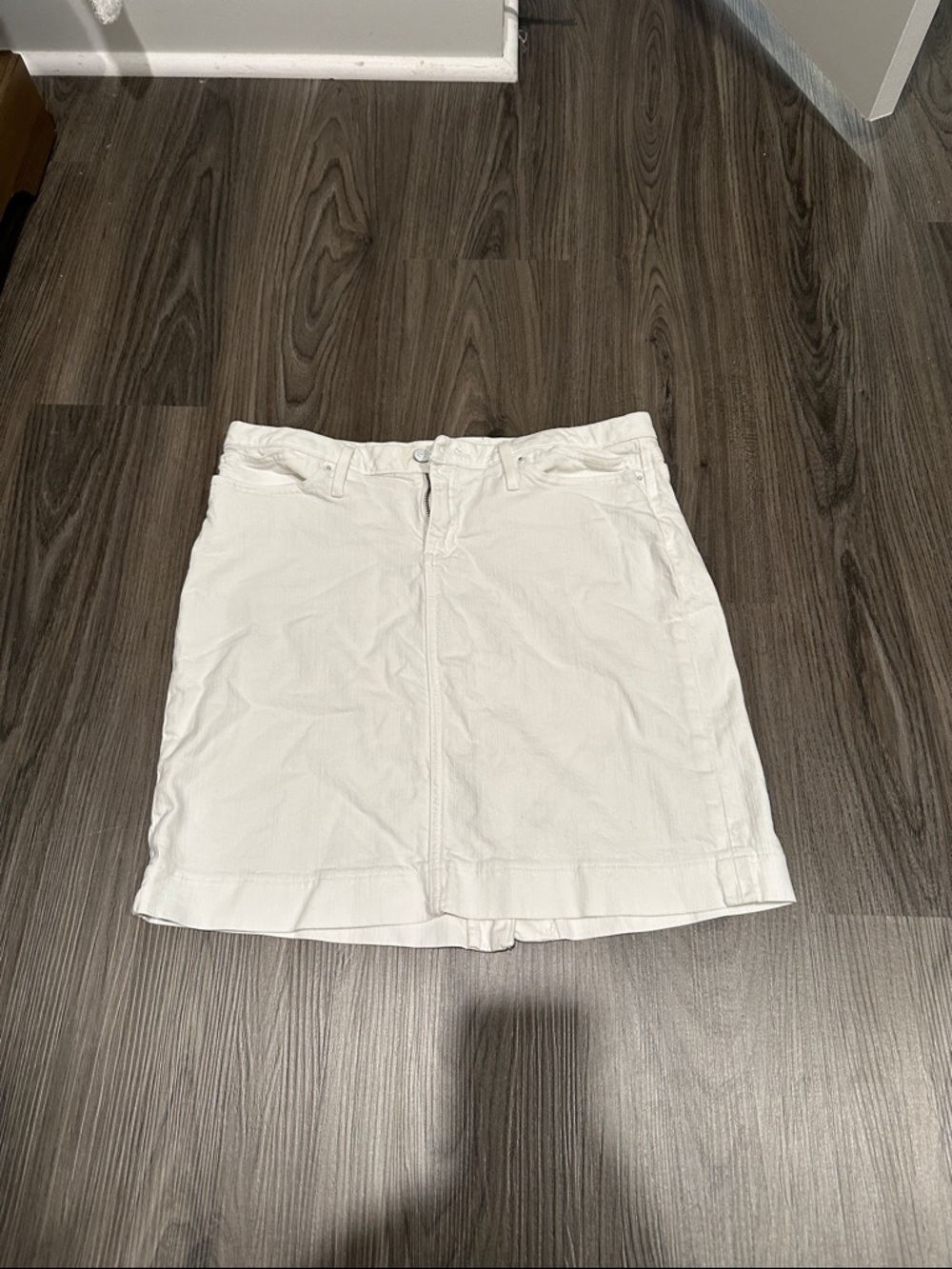 🔥 3/$10 BUNDLE DEAL! 🔥 Banana Republic White Jean Skirt